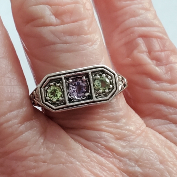 Vintage Sterling Silver Filigree Ring with Amethyst and Peridots Size 7.5 - Picture 8 of 16